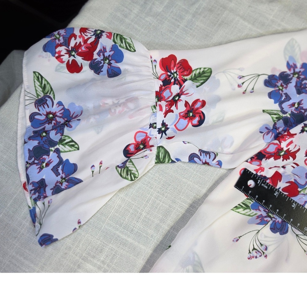 Violet + Claire Floral V-Neck Blouse White Blue Red Tiered Bell Sleeve Top 1X - Picture 5 of 8